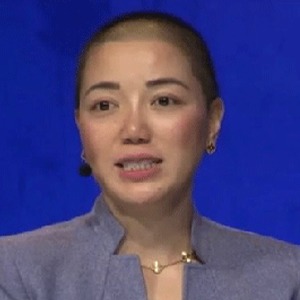 Headshot of Anne Cruz